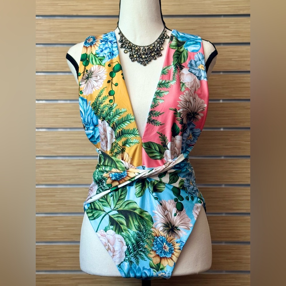 NWT Agua Bendita Pacifico Ellis Aine Floral One-Piece Swimsuit, Size XL